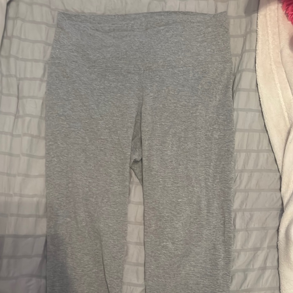 Grey aritzia leggings - Picture 2 of 3